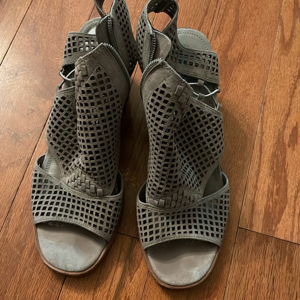 Vince Camuto open toe block heel sandals - Picture 4 of 5